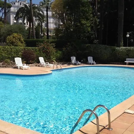 3p Garden-level With Pool アパート